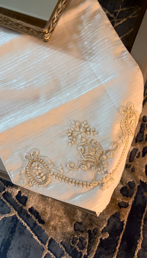Table Runner Set